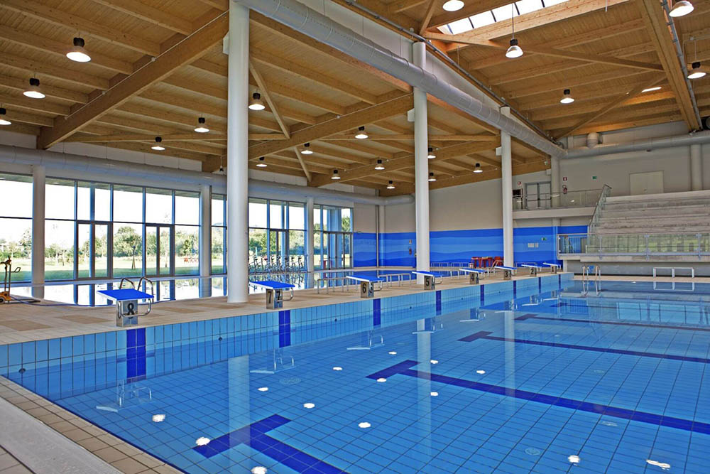 Piscine grandi - Piscina Esterne a Sfioro: Centro Sportivo Le Gocce