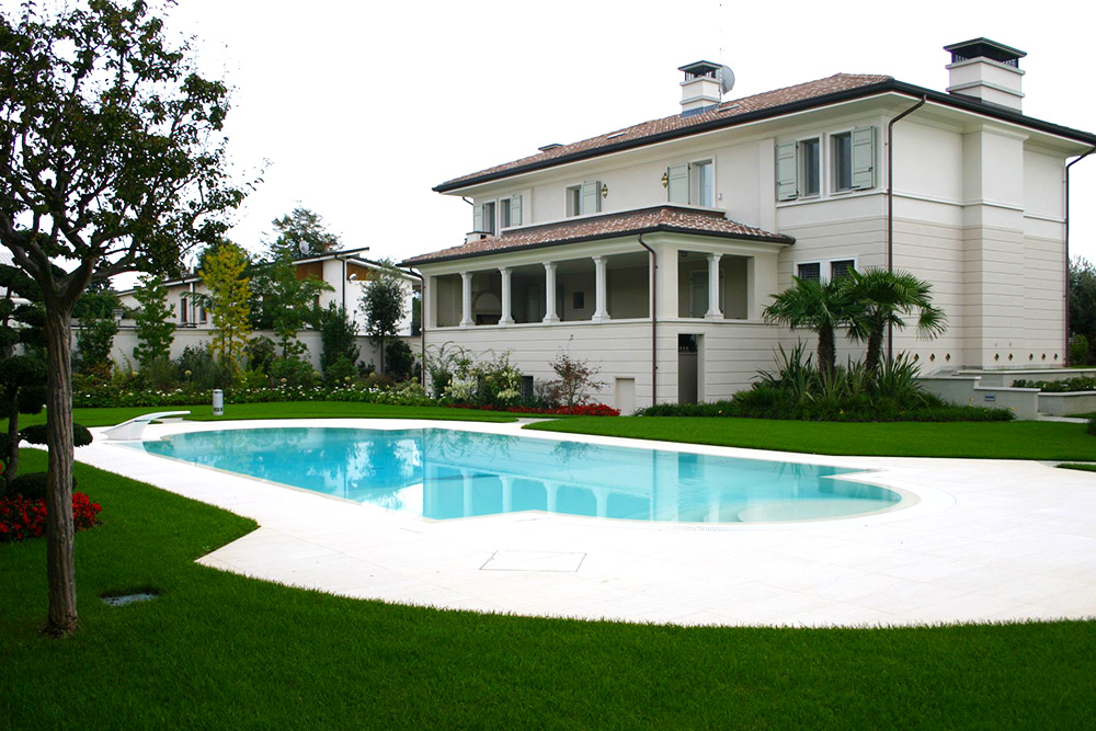 Piscine grandi - Piscina esterna a sfioro: Santa Monica