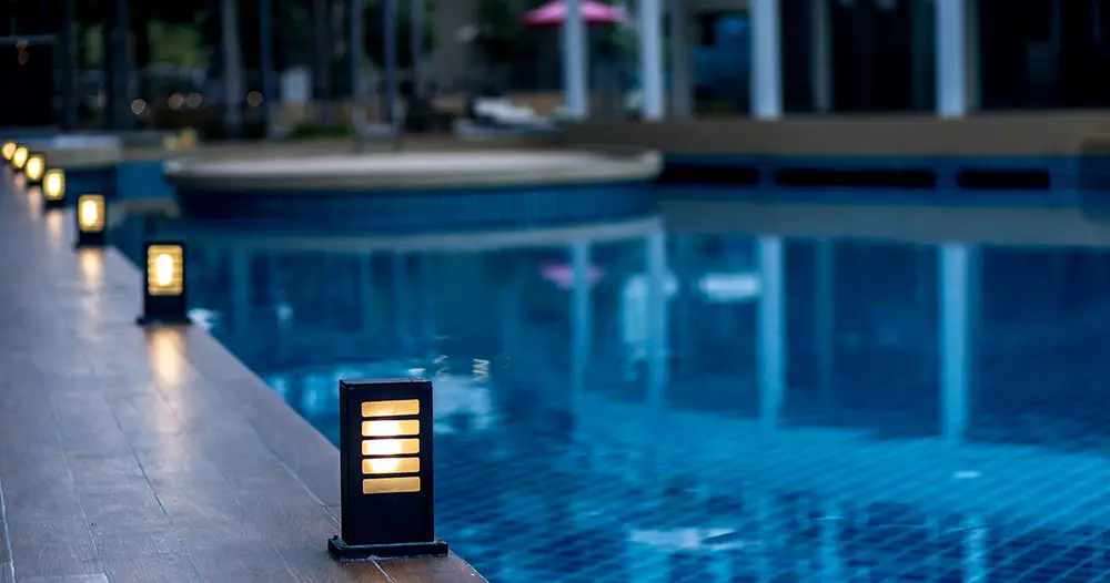 Arredo piscina: l’illuminazione a bordo piscina - Baires Piscine