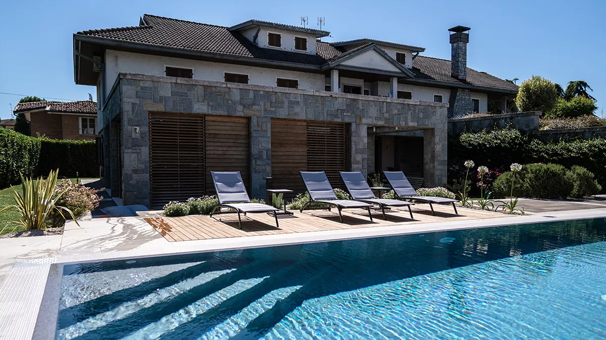 Sdario per rilassarsi in estate - Arredo Piscine Baires Piscine