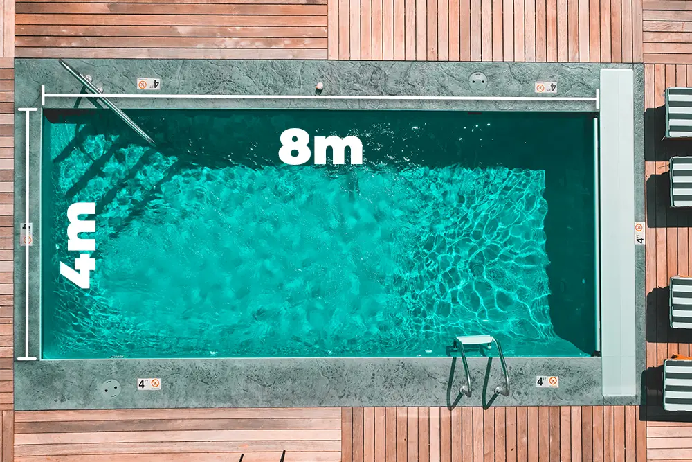 Dimensioni piscina esterna a skimer con bordo in pietra - Baires Piscine