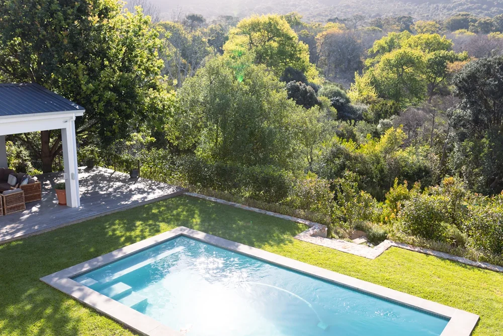 Dove posizionare la piscina in giardino: quali elementi considerare - Privacy - Baires Piscine