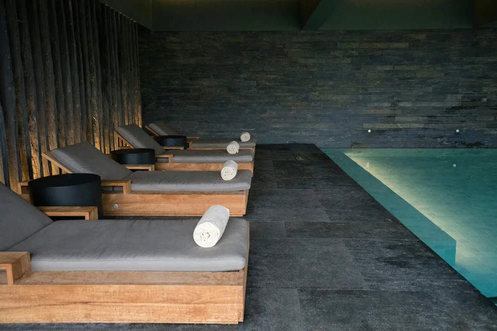 Piscine di design: materiali e rivestimenti - Gres porcellanato - Baires Piscine