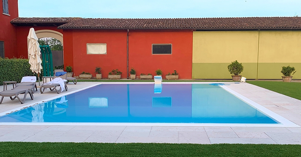 Piscine grandi - Piscina Esterna a Sfioro: Happiness on the Countryside