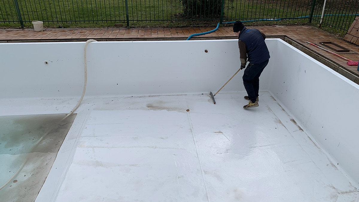 Ristrutturazione piscine Step 2: Rimuovere il rivestimento in PVC