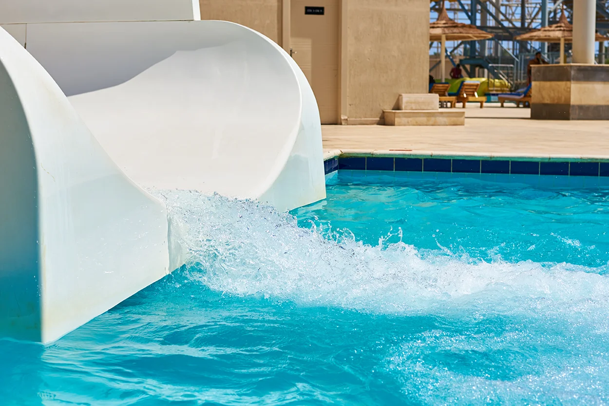 Scivoli per piscine: perché vengono installati - Baires Piscine