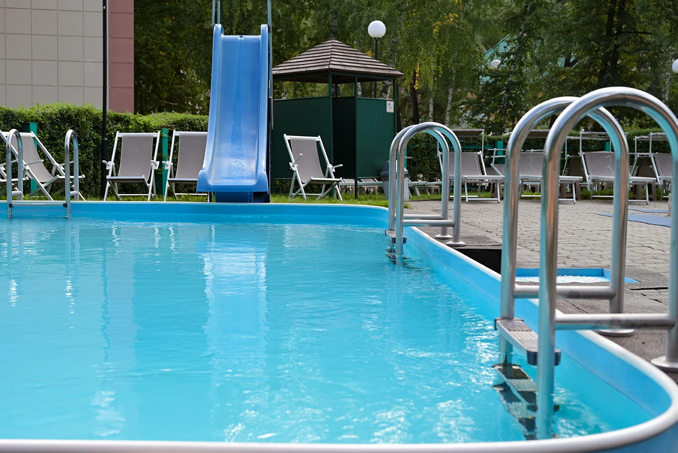 Scivoli per piscine: tipologie e caratteristiche - Baires Piscine