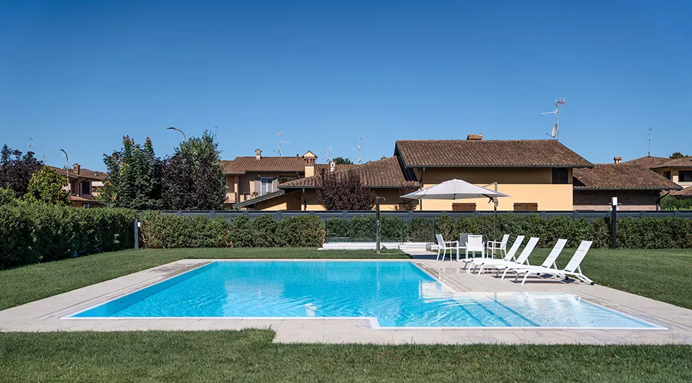 Trattamento acqua piscina: clorazione d’urto - Baires Piscine