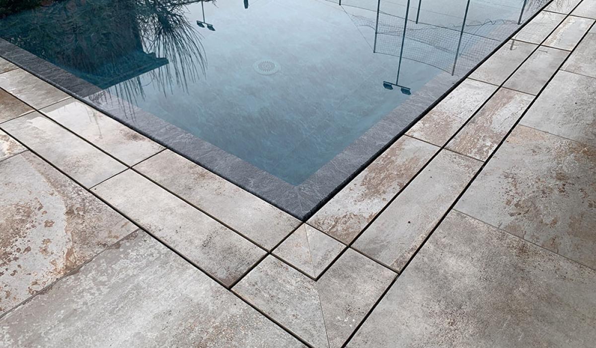 Piscina a sfioro: Pure Stone