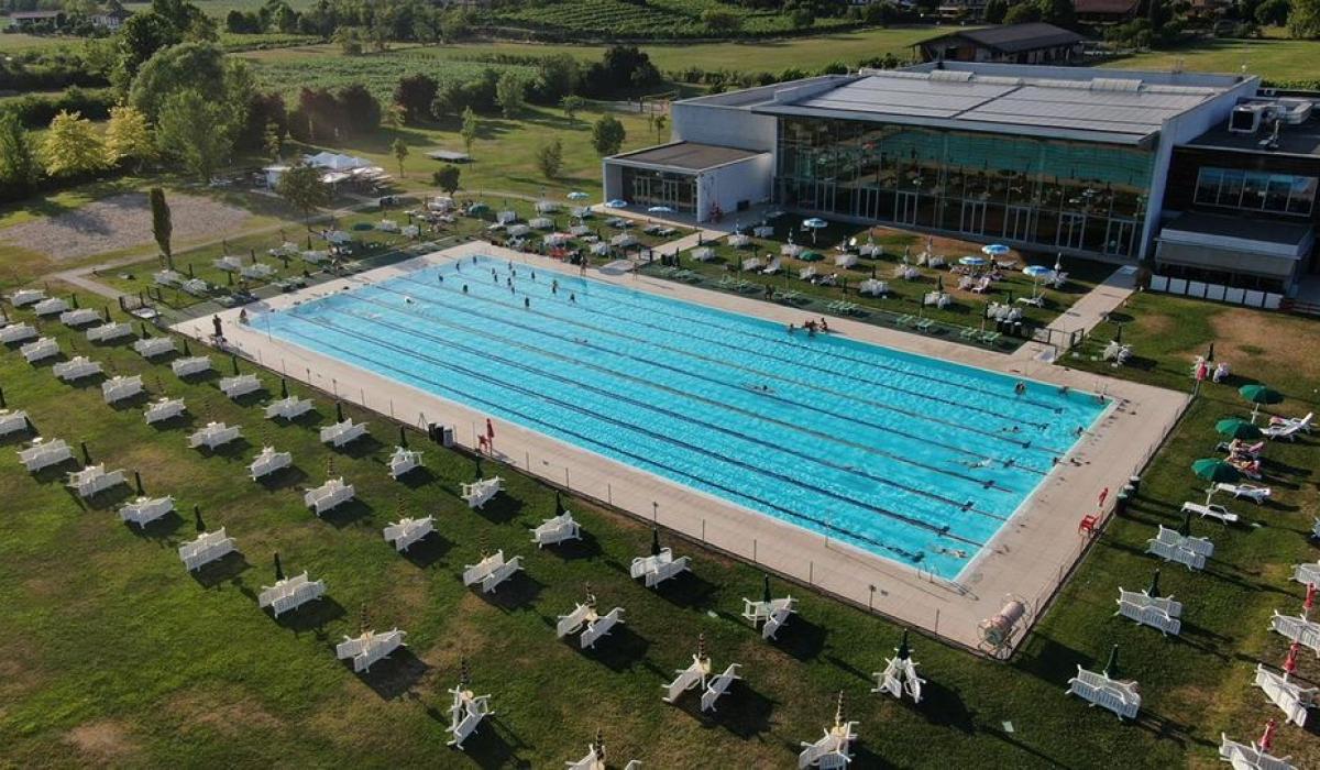 Piscina Esterne e Interne a Sfioro: Centro Sportivo Le Gocce