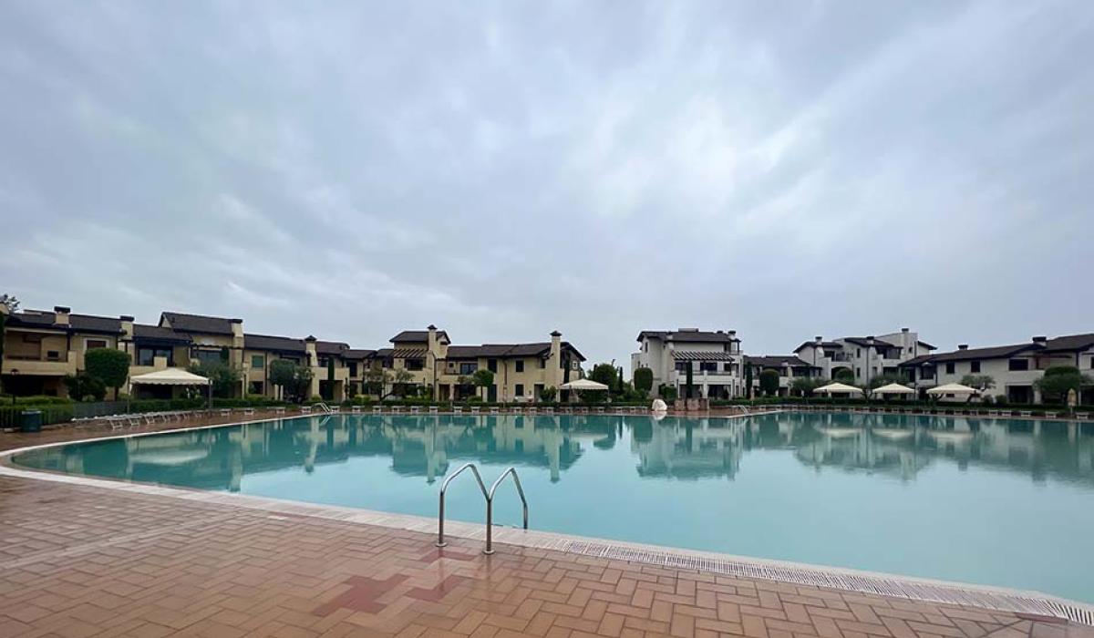 Piscina esterna a sfioro: Sirmione Lake