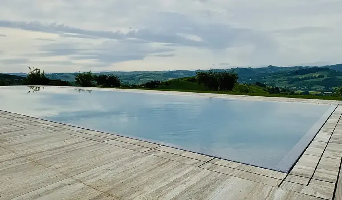 Piscina a sfioro: Green Horizon