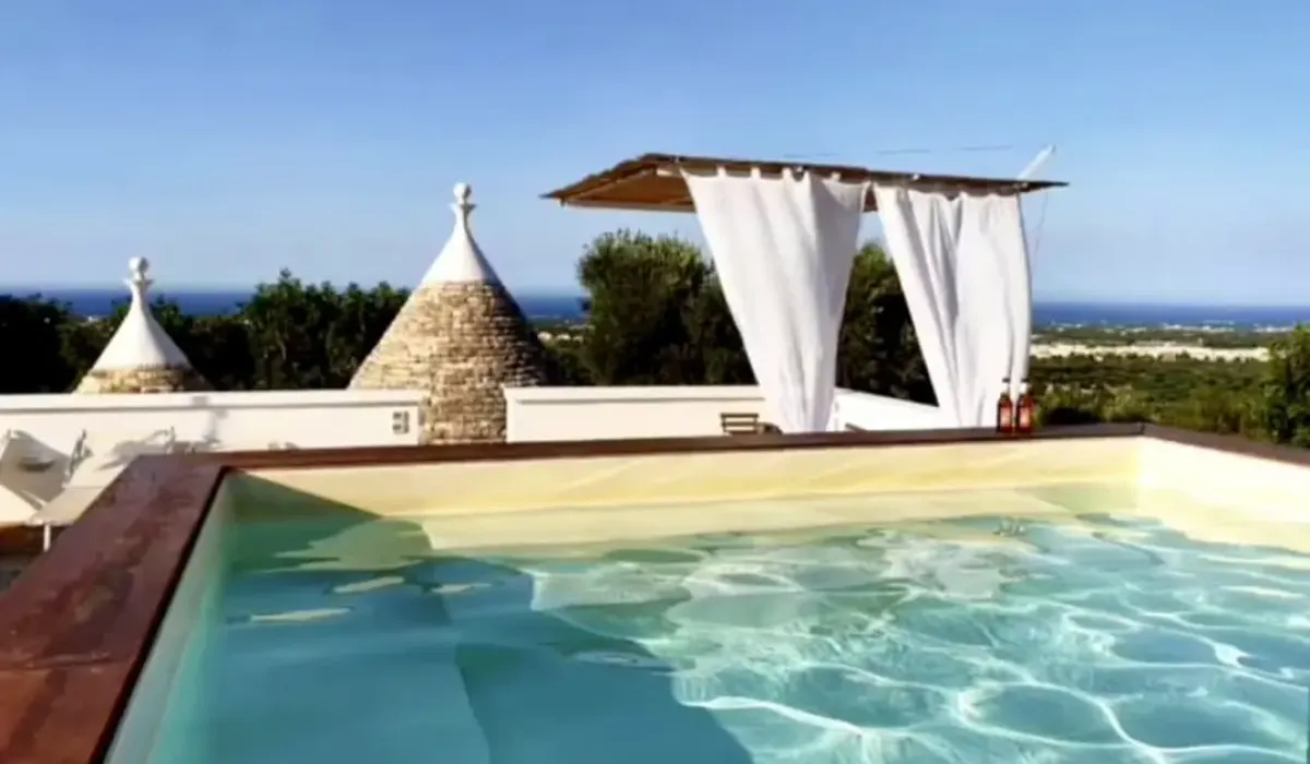 Piscina a skimmer: Rebea Trulli Home
