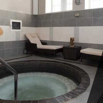 Vasca idromassaggio in casa: il lusso perfetto per l'inverno