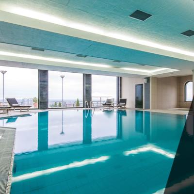 pH piscina: cos'è e come regolarlo