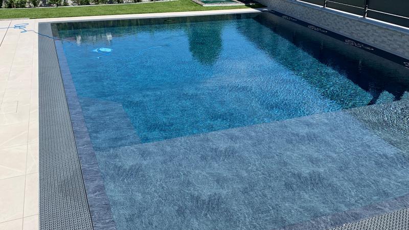 Piscina a Skimmer: Urban Pool - Baires Piscine - Riflesso sull'acqua