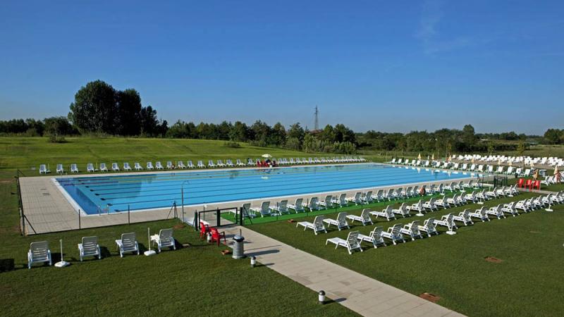 Piscina esterna a sfioro olimpionica - Piscina Esterne e Interne a Sfioro: Centro Sportivo Le Gocce - Baires Piscine