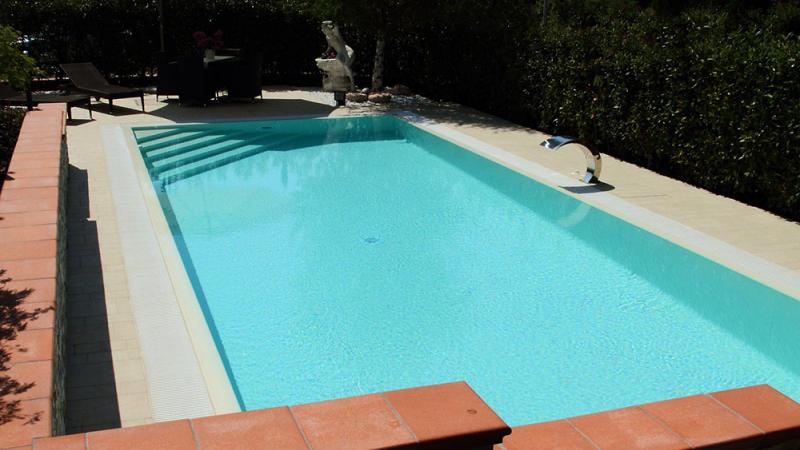 Piscina a Sfioro: Green Moon - Piscina a Sfioro con cascata - Baires Piscine Brescia bergamo milano