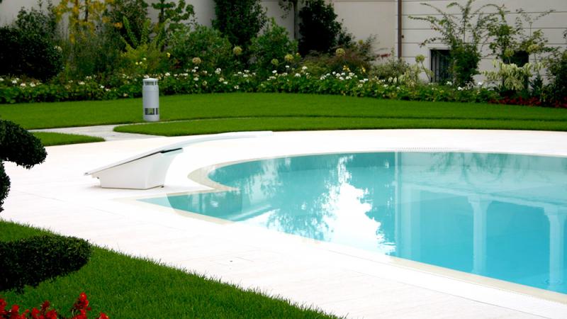 Piscina esterna a sfioro: Santa Monica - Baires Piscine - Brescia Bergamo Milano