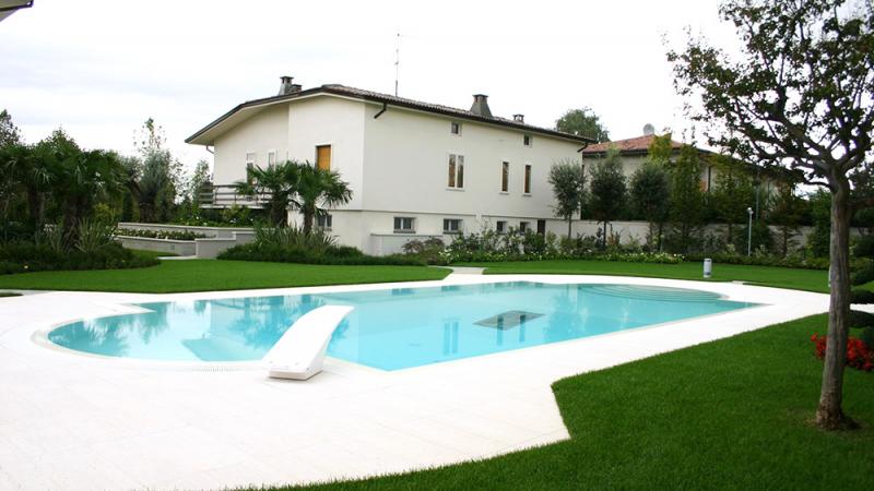 Piscina esterna a sfioro: Santa Monica - Baires Piscine - Brescia Bergamo Milano