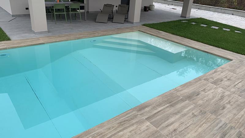 Piscina a Sfioro: Grey Woods