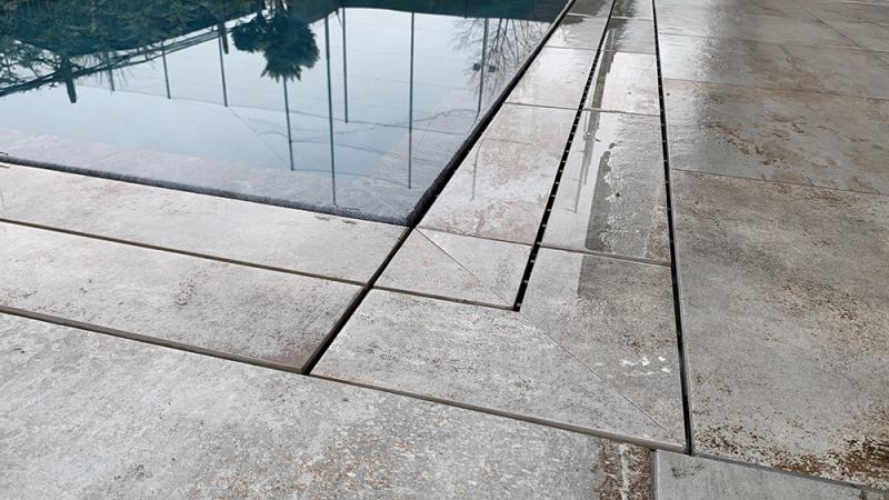 Piscina a sfioro: Pure Stone - Baires Piscine Brescia Bergamo Milano