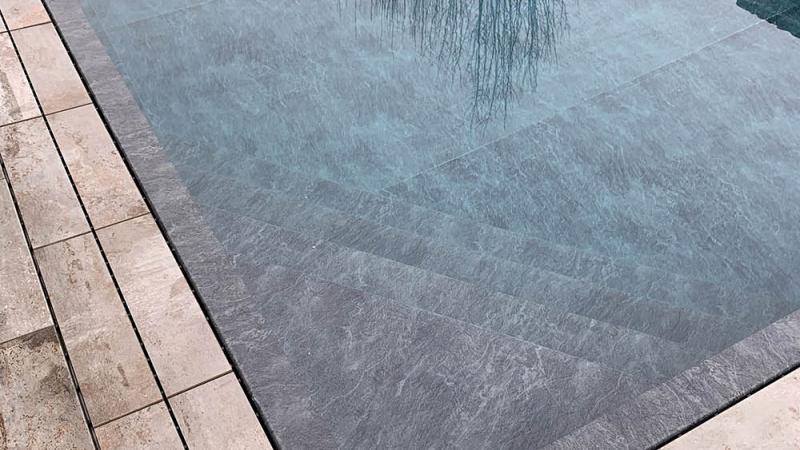 Piscina a sfioro: Pure Stone - Baires Piscine Brescia Bergamo Milano