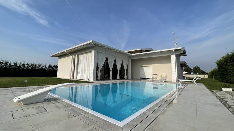 Piscina a Sfioro Esterna: Celeste - Baires Piscine