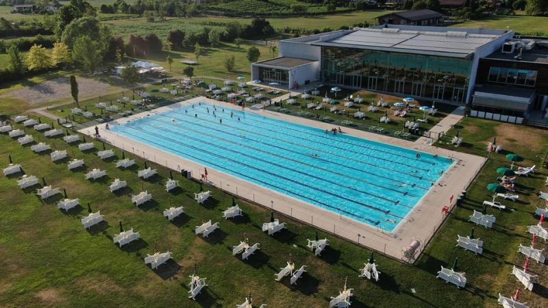 Piscina Esterne e Interne a Sfioro: Centro Sportivo Le Gocce