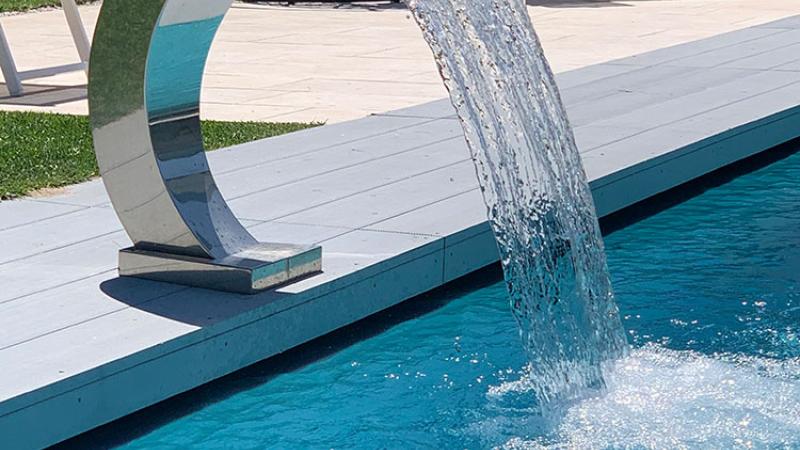 Piscina a sfioro nascosto: Whispering Waters - Baires Piscine