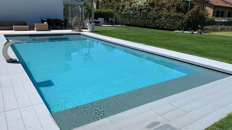 Piscina a sfioro nascosto: Whispering Waters - Baires Piscine