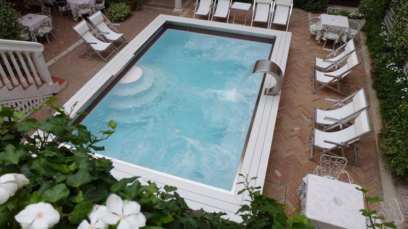 Piscina esterna semi interrata: Vintage Time