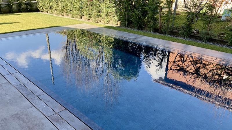 Piscina a sfioro: Pure Stone - Baires Piscine Brescia Bergamo Milano