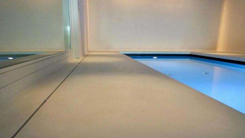 Piscina interna a sfioro: No Limit - Piscina interna a sfioro no limit