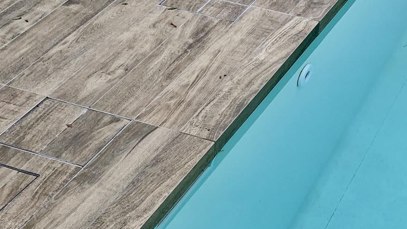 Piscina a Sfioro: Grey Woods - Piscina a sfioro grey woods