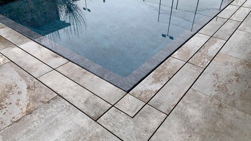 Piscina a sfioro: Pure Stone - Baires Piscine Brescia Bergamo Milano
