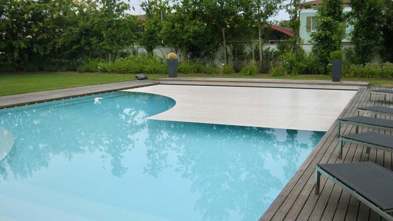 Piscina a esterna skimmer: Private Oasis - Piscina in giardino