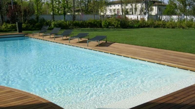 Piscina a esterna skimmer: Private Oasis - Piscina in giardino