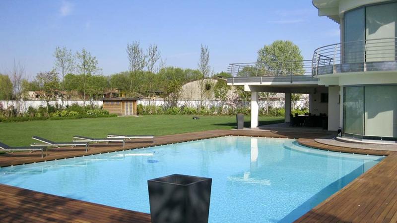 Piscina a esterna skimmer: Private Oasis - Piscina in giardino