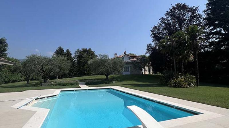 Piscina a sfioro ground: Green Olives: Green Olives - Piscina esterna skimmer