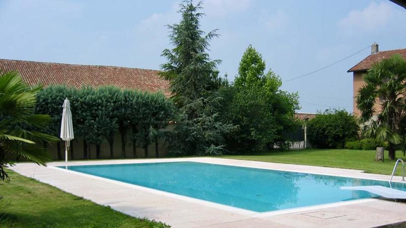 Piscina esterna a sfioro: Serenity poolside - Piscina con trampolino