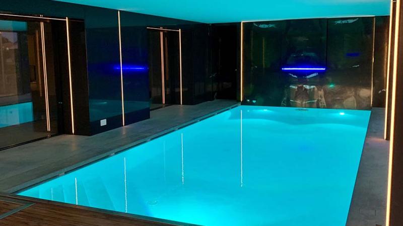Piscina interna a skimmer: Luxury tide - Piscina con led