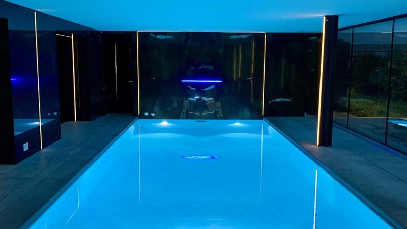 Piscina interna a skimmer: Luxury tide - Piscina con led