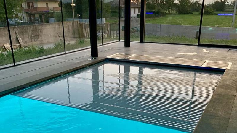 Piscina interna a skimmer: Luxury tide - Piscina con led