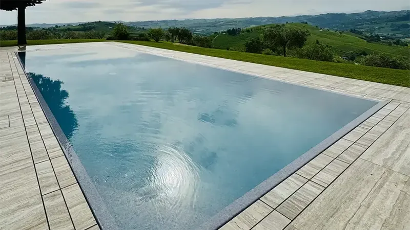 Green Horizon: Piscina a sfioro panoramica