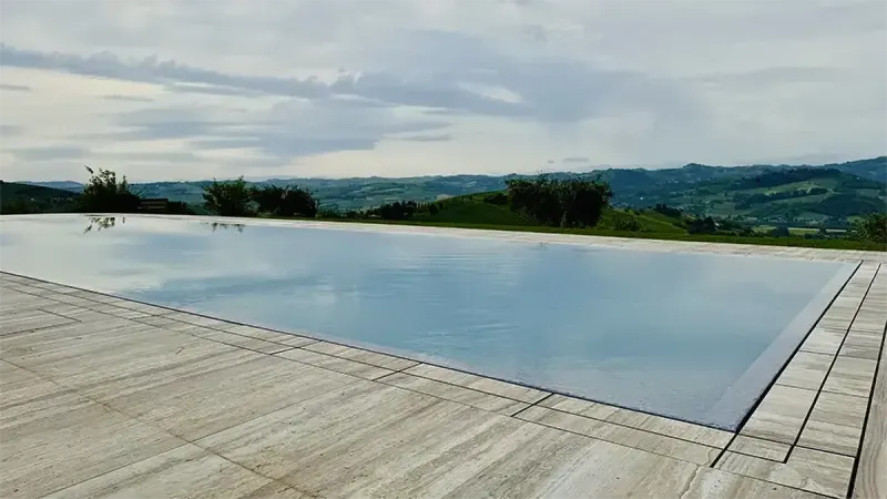 Piscina a sfioro: Green Horizon