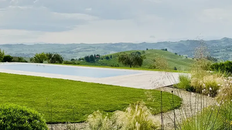 Green Horizon: Piscina a sfioro panoramica