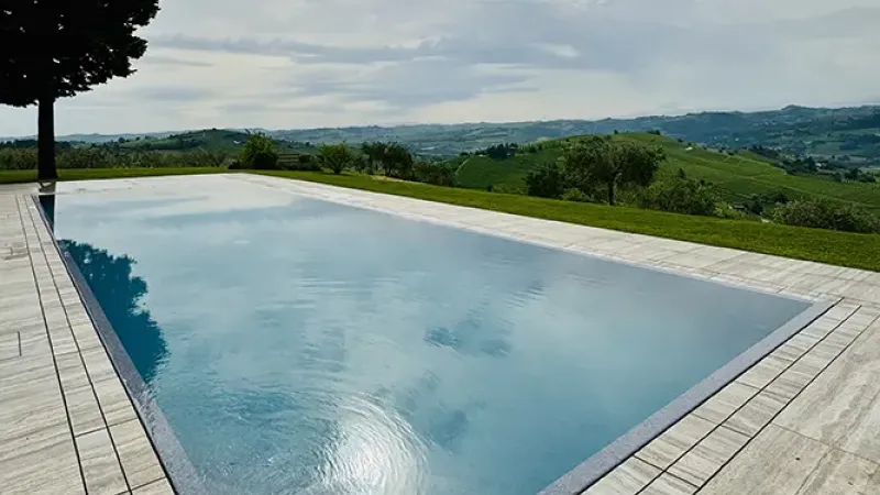 Green Horizon: Piscina a sfioro panoramica