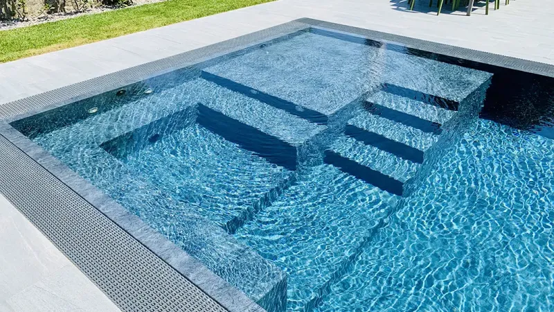 Piscina a Sfioro: LightBlue
