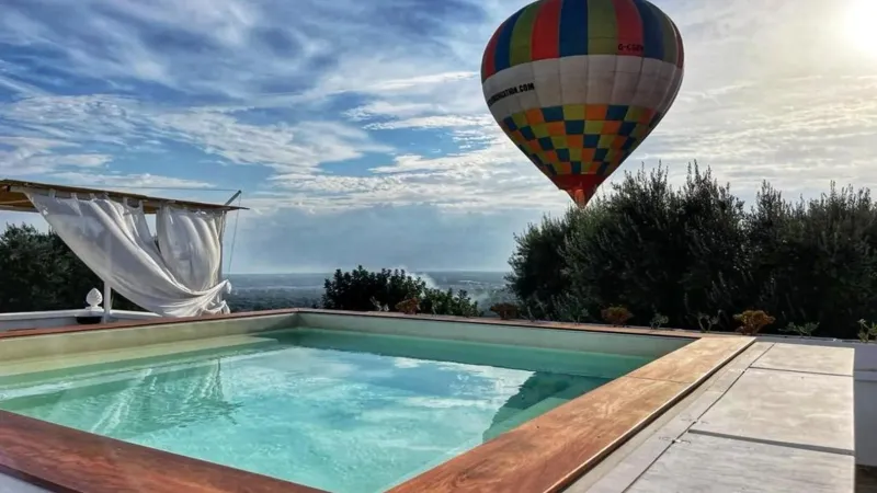 REBEA TRULLI HOME - panoramica dall'alto casa con piscina sul tetto - Baires Piscine